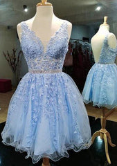 A-line V Neck Short/Mini Lace Homecoming Dresses With Appliqued Beading