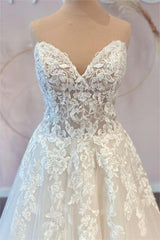 A-Line Sweetheart Strapless Floor-length Sleeveless Backless Appliques Lace Wedding Dresses