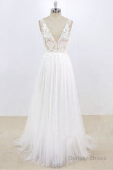 Deep V-neck Lace A-line Tulle Wedding Dress