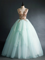 Green Tulle Sequins Appliques V-neck Quinceanera Dress