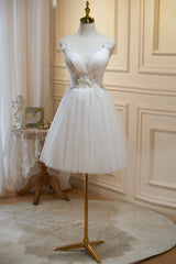 Ivory V Neck Tulle Lace Knee Length Prom Dresses, Cute A-Line Homecoming Dresses