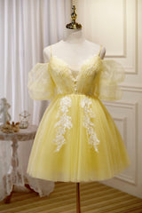 Robe de bal courte en dentelle jaune de l'épaule Robe de retour