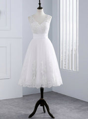 Lace Short V-Neck Appliques Tea Length Wedding Dresses