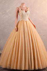 Abiti di quinceanera arancione chiaro Appliques in rilievo A-Line Tulle Long Ball Abiti da ballo