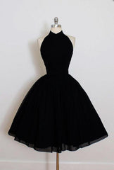 Приємні чорні короткі офіційні випускні сукні, прості без рукавів плісировані міні -поверхневі сукні