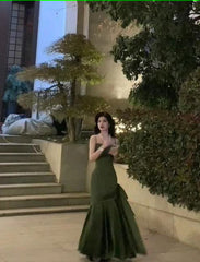 Sexy Meerjungfrau Gurte grüne Partykleider Satin Long Prom Kleider