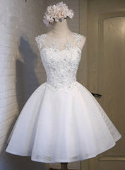 Simple Ball Gown Scoop Sleeveless White Tulle Homecoming Dresses With Appliques