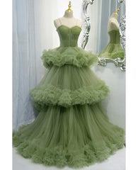 Splendido abito da ballo formale in tulle a pieghe a livello verde con cinghie