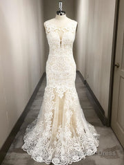 Trumpet/Mermaid Scoop Sweep Train Tulle Wedding Dresses With Appliques Lace