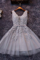 Tulle A-line V-neck Knee-length Lace Short Prom Dresses,Homecoming Dresses with Applique