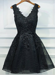 V-neck Beaded Elegance Appliqued Black Lace Homecoming Dresses