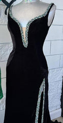 V-neck Black Long Prom Dresses with Beading