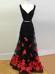 Vintage Black V-neck Two Piece Prom Dresses with Appliques