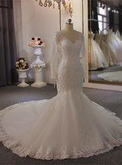 White Long Sleeve V-neck Pearls Wedding Dresses