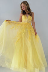 Applications en tulle jaune