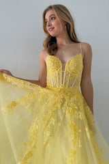 Applications en tulle jaune