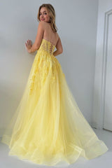 Applications en tulle jaune