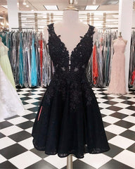 Black A Line Knee Length V Neck Lace Short Prom Dresses
