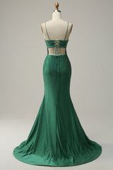 فستان حورية البحر السباغيتي ذو الأشرطة الخضراء الداكنة والترتر الطويل للحفلات الراقصة مع فتحة أمامية