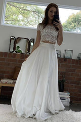 فستان سهرة طويل بأكمام قصيرة مكون من قطعتين من الدانتيل الأبيض، قطعتين من الفساتين الرسمية باللون الأبيض