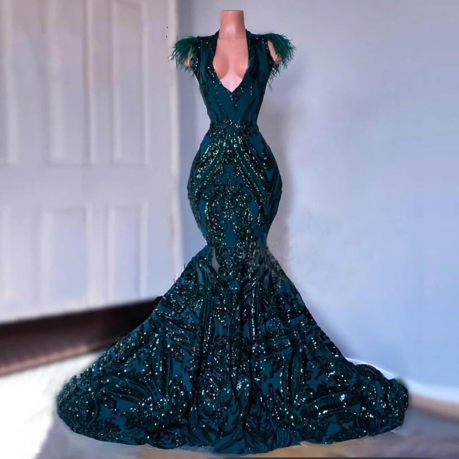 Dark Green Sequined Mermaid Prom Dresses, 2024 For African Black Girls Court Train Feather V Neck Sexy Formal Party Gowns