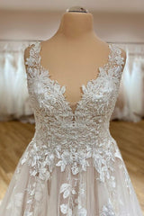 Elegant Long A-Line Sweetheart Appliques Lace Tulle Wedding Dress
