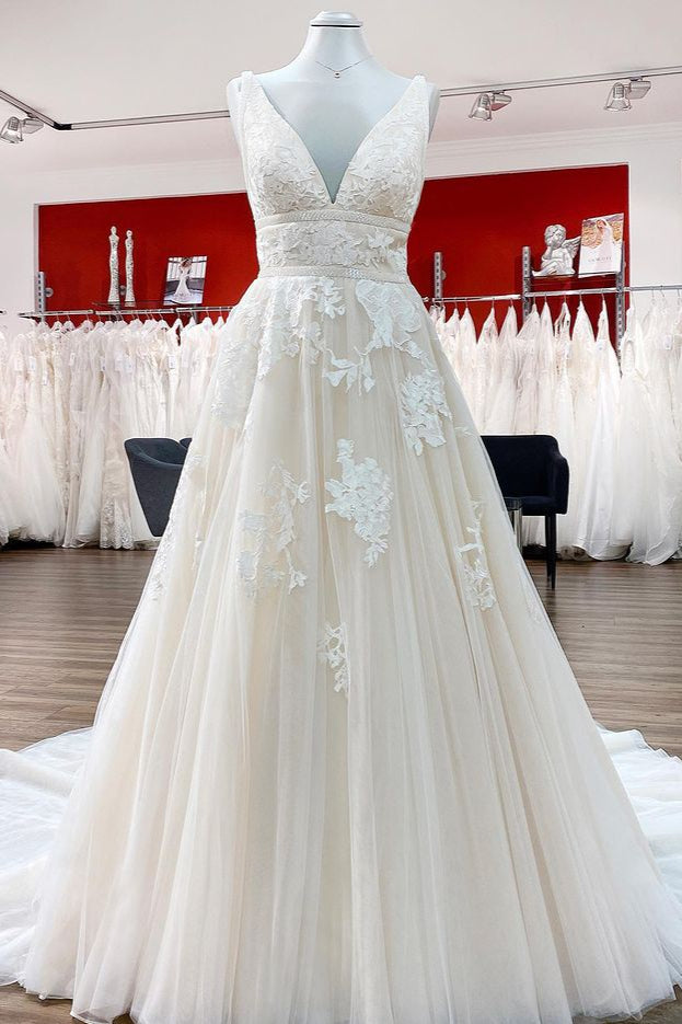 Elegant Long Princess V-neck Tulle Backless Wedding Dress Outfits For Women with Lace