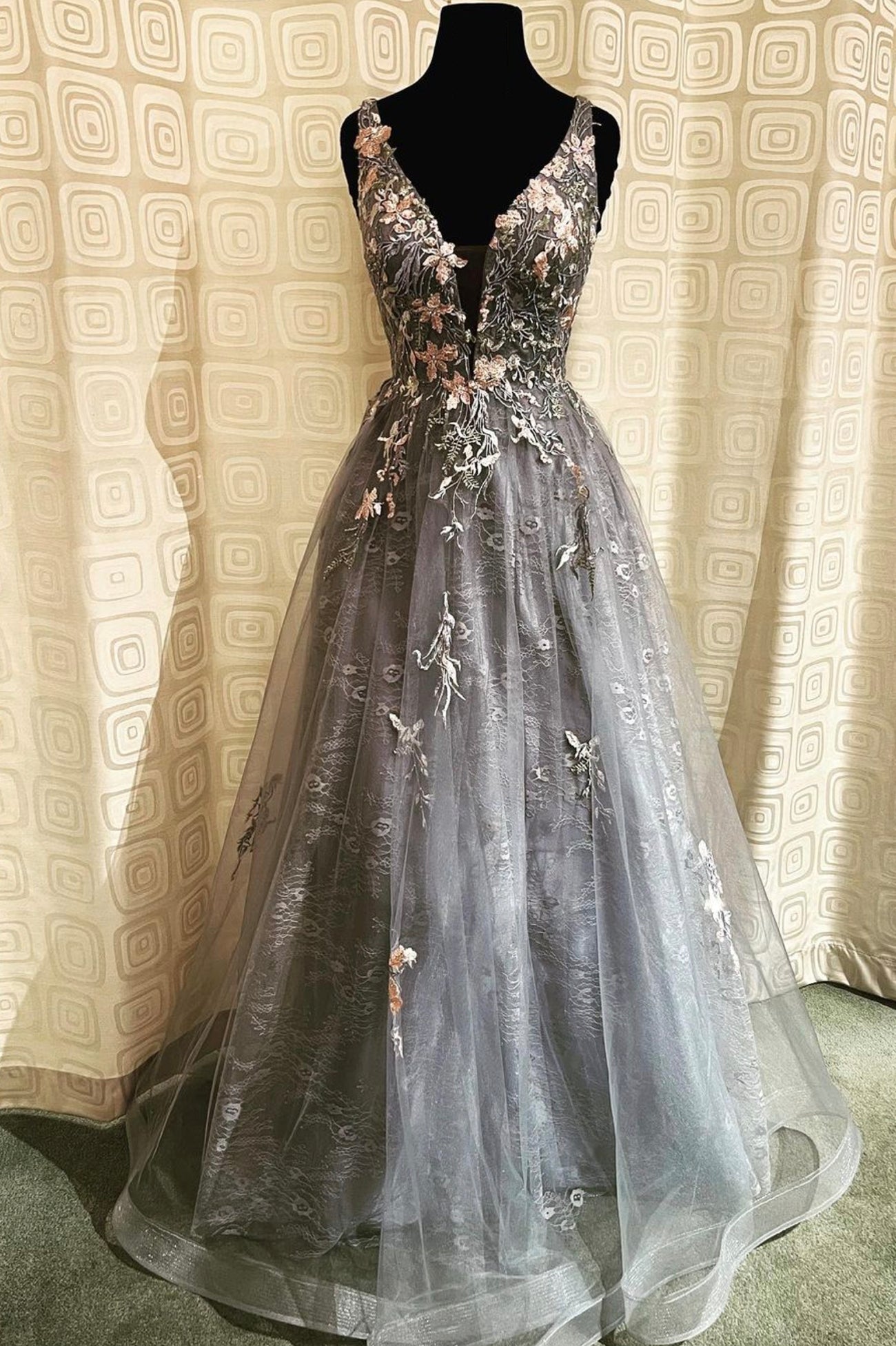 Gray Tulle Lace long A-Line Prom Dress Outfits For Girls, Gray V-Neck Evening Party Dress