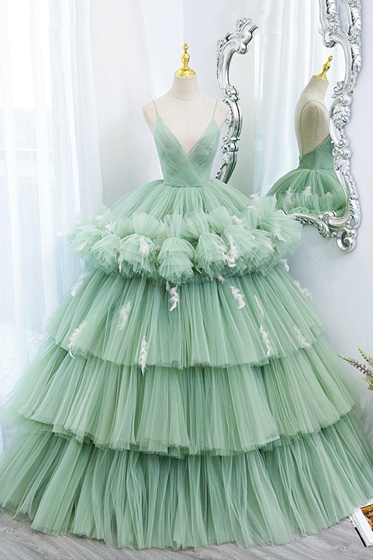 Green Tulle Long A-Line Prom Dress Outfits For Girls, Green V-Neck Formal Evening Gown