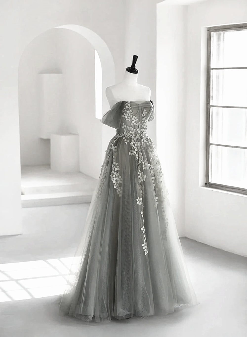 Light Grey A-line Tulle Long Formal Dress Outfits For Girls, Grey Tulle with Lace Applique Party Dress