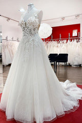 Long A-line Tulle Sleevless Ruffles Jewel Wedding Dress Outfits For Women With Lace Appliques