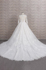 Long A-line V-neck Tulle Appliques Lace Wedding Dress Outfits For Women with Sleeves