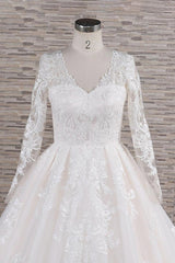 Long A-line V-neck Tulle Appliques Lace Wedding Dress Outfits For Women with Sleeves