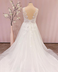 Simple Long V-neck A-Line Backless Wedding Dress Outfits For Women With Appliques Lace